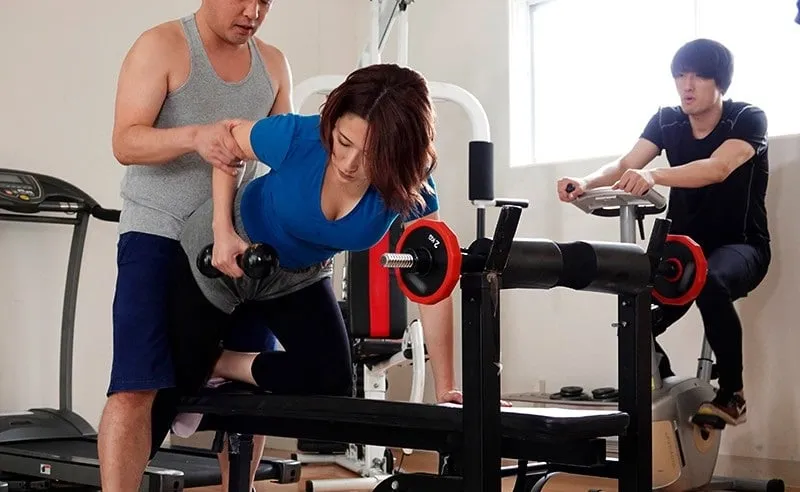 Chồng phát hiện người vợ ngoại tình với huấn luyện viên thể hình