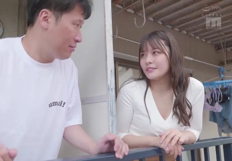 Anh trai số hưởng và người phụ nữ hàng xóm bị ông xã bỏ bê đang gửi tín hiệu cầu “chịch”