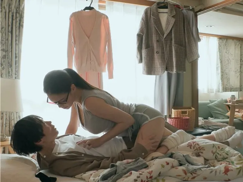 được chị nhà sát bên "an ủi" khi em ghệ đi ngoại tình